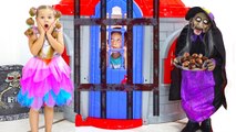 Diana and Roma Pretend Play Halloween Adventure