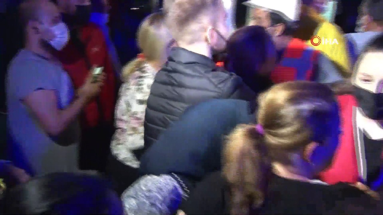 İzmir'deki Depremde Enkaz Altında Kalan Bir Kişi Daha Kurtarıldı