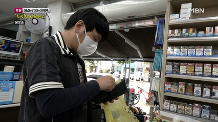 꼼꼼하게 가성비를 따지며 장을 보는 아빠