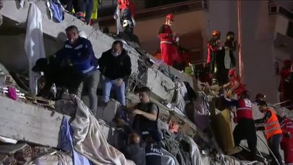 El terremoto en las costas turca y griega del Mar Egeo deja 20 edificios desplomados en Esmirna