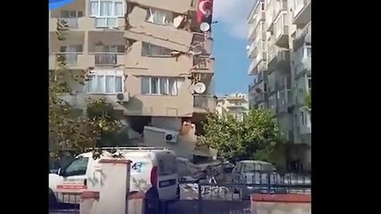 لحظة ضرب زلزال قوي في ازمير بتركيا اليوم 30_10_2020 ( 360 X 640 )