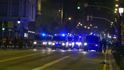 Disturbios en Barcelona en unas protestas contra el confinamiento