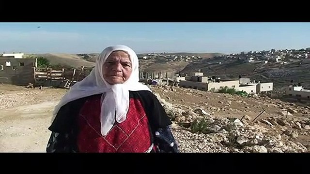 Belén de rodillas ante su amo Israel.