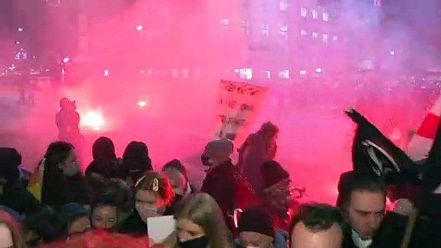 Pologne : affrontements entre manifestants pro-IVG et nationalistes lors d'une manifestation à Varsovie