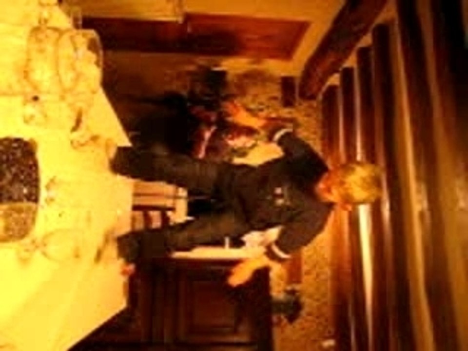 Corentin danse la techtonik