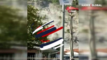 Deprem sırasında taş ocağından kopan kaya parçaları korkuttu