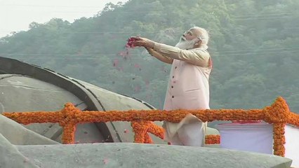 PM Modi pays tribute to Sardar Patel at Statue of Unity