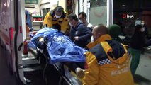 Enkaz altından çıkarılan yaralı vatandaşlar hastaneye getiriliyor