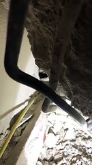 Enkaz altındaki çocuktan kurtarma görevlisine: Abi sen gitme...