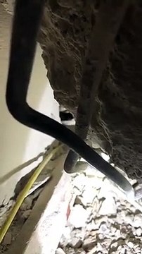 Enkaz altındaki çocuktan kurtarma görevlisine: Abi sen gitme...
