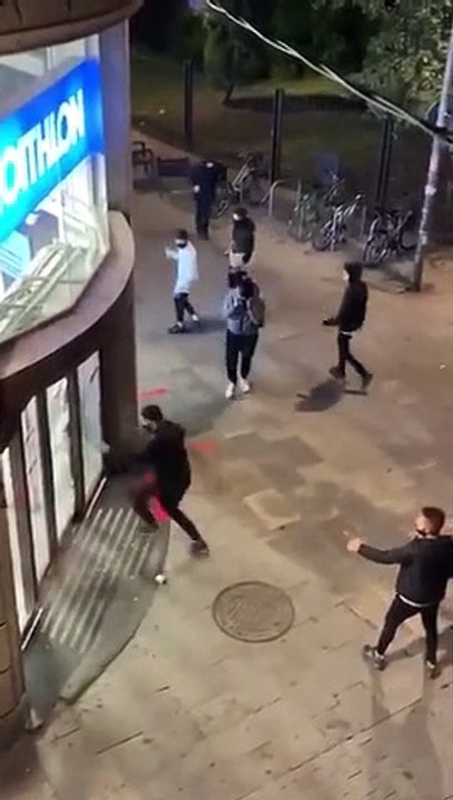 Radicales saquean una tienda en Barcelona