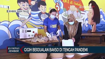 Seorang Ibu Gigih Berjualan Bakso di Tengah Pandemi Covid-19