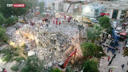 İzmir'de enkaza dönen binalar havadan görüntülendi