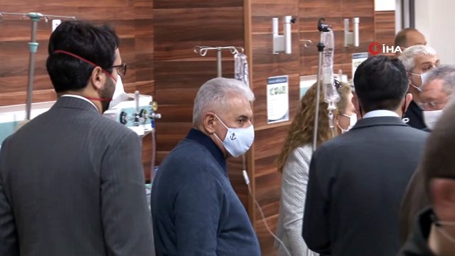 Bakanlardan tedavileri süren depremzedelere geçmiş olsun ziyareti