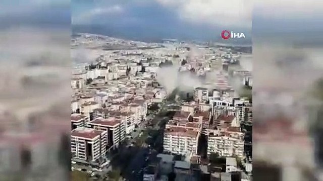 İzmir'de deprem anının en net görüntüsü böyle kaydedildi