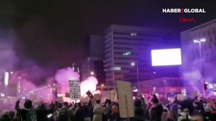 Polonya'da kürtaj yasağı sokağa döktü