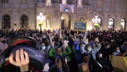 Violents affrontements à Barcelone, lors d'une manifestation contre les mesures de restriction