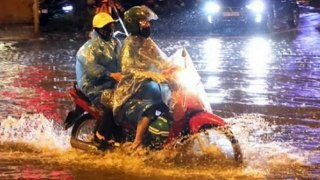 Đường phố Hà Nội đã rút hết nước ngập sau cơn 'mưa vàng'