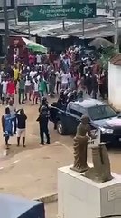 DÉSOBÉISSANCE CIVILE : COCODY BLOKOSSO La police chassée du village après un affrontement avec la population . Force au peuple !