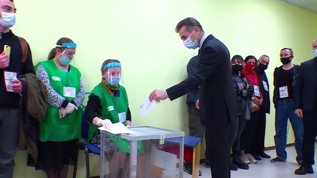 الحزب الحاكم والمعارضة في جورجيا يعلنان فوزهما في الانتخابات التشريعية