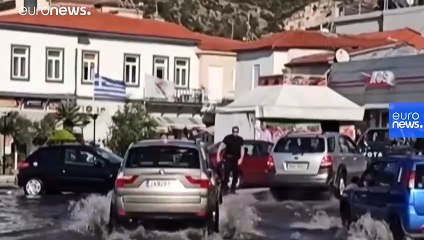 Ege depremi: Yunanistan'ın Sisam Adası'nda 2 kişi hayatını kaybetti, ev ve iş yerlerini su bastı