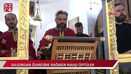 Karadağ'da koronavirüsten ölen başpiskoposu öperek uğurladılar