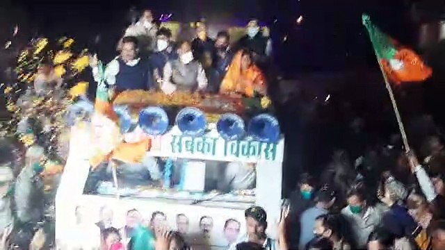 डबरा पहुंचा मुख्यमंत्री शिवराज का रोड शो, भीड़ में ना सोशल डिस्टेंसिंग, ना ही चेहरों पर मास्क