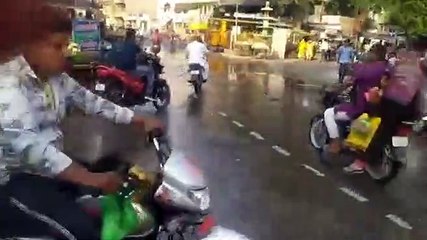 पाइप लाइन फूटने से लाखों लीटर पानी बहा