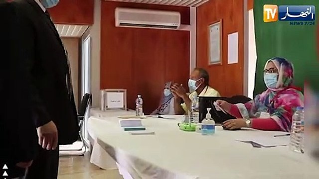 الجالية الجزائرية بموريتانيا تشرع في عملية التصويت على إستفتاء مشروع تعديل الدستور