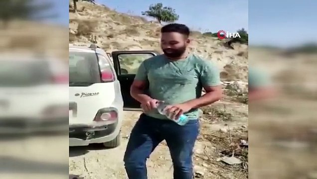 - Filistin’de bir kişi Fransa’yı protesto etmek için aracını ateşe verdi