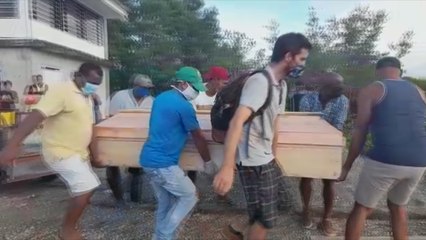 Entre cantos chocoanos, despiden a la activista colombo-española asesinada en Nuquí