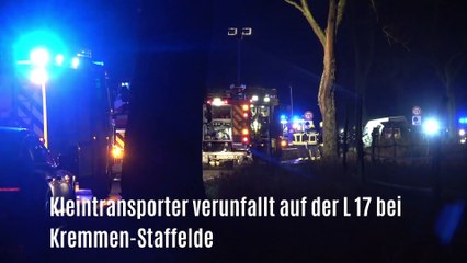 Brandenburg, Kleintransporter verunglückt auf Landstraße bei Kremmen-Staffelde