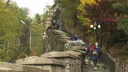 [날씨] 비 내리며 낮에도 서늘...북악산 52년 만에 개방 / YTN