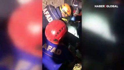 İzmir'de deprem sonrası enkaz altındakiler için zamana karşı yarış... 33 saat sonra kurtarıldı!