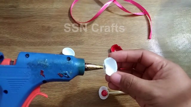 How to make shell flowers DIY-Making shell crafts- flowers shell idea