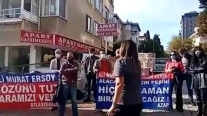 Atlasjet çalışanlarından Ali Murat Ersoy'un ailesinin önünde eylem: 1 yıldır 2 bin işçinin parasının üzerine yattınız