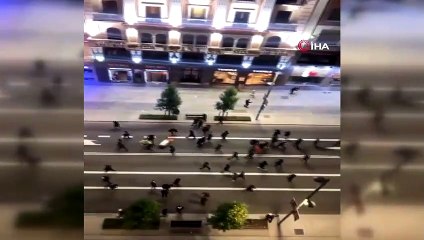 - İspanya'da Covid-19 protestoları şiddet olaylarına dönüştü- Protestocular dükkanları yağmaladı, polise taşla saldırdı