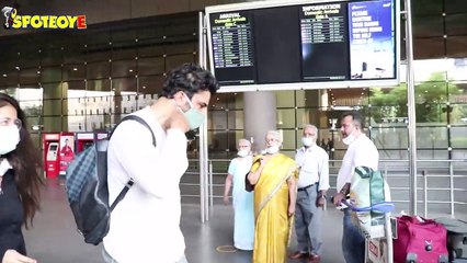 Ileana D'Cruz, Randeep Hooda & Sharad Kelkar with family spotted at the Airport | SpotboyE
