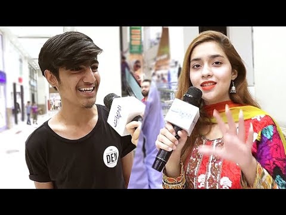 وہ کیا ہے جب ہم ہنستے ہیں تو وہ ہنستا ہے،جب روتے ہیں تو روتا ہے،جب اسے پھینکتے ہیں تو ٹوٹ جاتا ہے؟