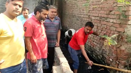 जनता ने सरकार तक शिकायत पहुँचाने के लिए अपनाया अनोखा तरीका