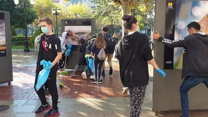 Limpieza tras los disturbios de ayer en Logroño