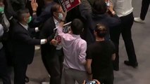 Detenidos en Hong Kong siete abogados prodemócratas acusados de interrumpir un pleno