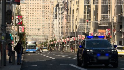 Aspecto de la Gran Vía de Madrid después de los altercados de anoche