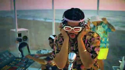 Bad Bunny x Jhay Cortez - Dakiti (Video Oficial)