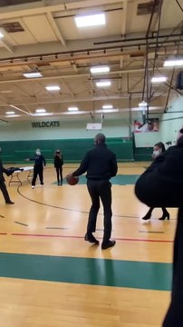 Barack Obama a marqué un impressionnant panier alors qu'il se trouvait dans le Michigan pour se outenir Joe Biden à quelques jours de l'élection présidentielle.