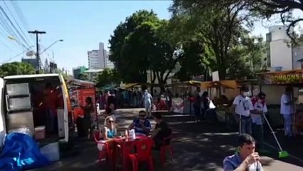 Cascavelenses aproveitam o domingo para aproveitar a feira do Teatro