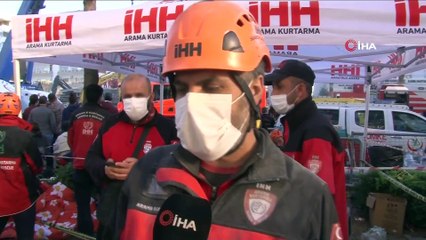 Enkazdan biri hamile dört kedi kurtarıldı