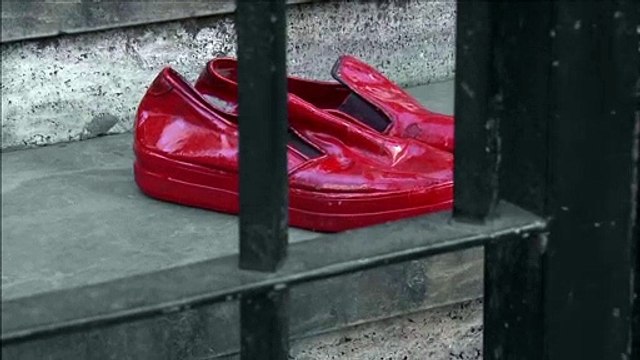 RED SHOES (Zapatos Rojos) - Julián Cáneva