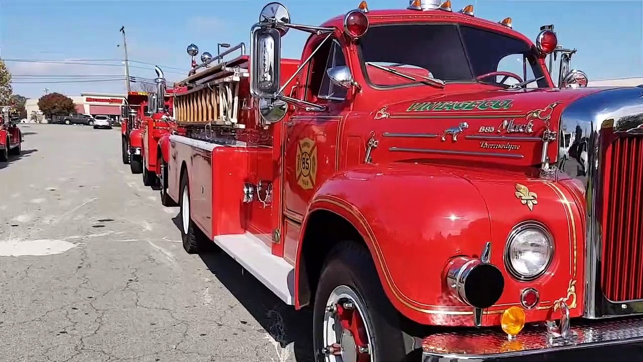 Mooresville Sunday 01 November Car Show at Hobby lobby video