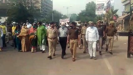 प्रयागराज: जनपद के सुभाष चौराहे पर यातायात माह का उद्घाटन